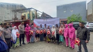 Polri Peduli Bencana, Polres Pelabuhan Makassar dan Baznas Berikan Bantuan Untuk Korban Puting Beliung 