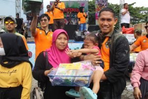 Diacara Bhayangkara 77 Color Run, Kapolres Sidrap Beri Bantuan Bagi Anak-anak dan Ibu Hamil Untuk Cegah Stunting