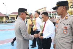 Kapolres AKBP Erwin Syah Beri Hadiah kepada Tim Polres Sidrap yang Berprestasi Dibeberapa Kejuaraan