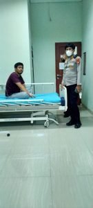 Wujud Kepedulian,Kapolsek Bontonompo Jenguk Anggota yang Sakit