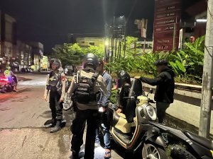 Cegah Kriminalitas dan Jaga Harkamtibmas Bulan Suci Ramadhan,Tim Respon Samapta Polres Pelabuhan Makassar Gencar Patroli Malam