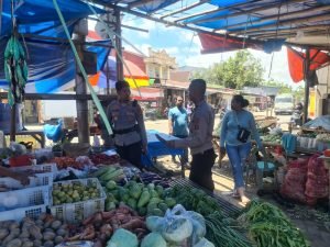 Turun Ke Pasar,Kapolsek Bontonompo Cek Ketersediaan Bahan Pokok
