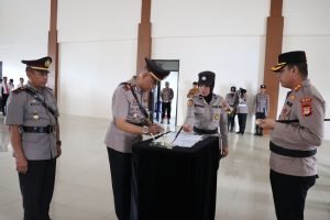 Polres Gowa Gelar Serah Terima Jabatan Kasat Narkoba,Kasat Lantas,Kapolsek Tombolopao Serta Pelantikan Kasihumas