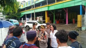 Antisipasi Pungutan Liar,Kapolsek Wajo Kompol Muhtari berikan Binluh kepada Tukang Parkir