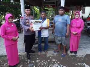 Bulan Penuh Berkah,Kapolsek Bulupoddo Polres Sinjai Berikan Bantuan ke Warga Kurang Mampu