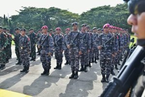 Prajurit Yonmarhanlan VI Makassar Mengikuti Apel Gelar Pasukan Operasi Ketupat 2023