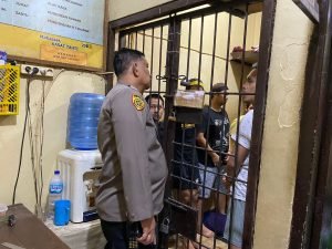 Cuti bersama Idul Fitri 2023, Antisipasi Gangguan Kamtibmas Pamenwas Polres Pelabuhan Makassar Cek Tahanan