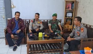 Kapolsek Tinggimoncong Mendatangi Koramil 04 Tinggi Moncong, Ada Apa ?