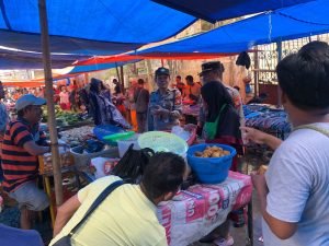 Berikan Kenyamanan dan Keamanan, Satbinmas Polres Pelabuhan Makassar Blusukan Pasar Bacan