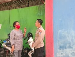 Sambil Bersenda Gurau, Bhabinkamtibamas Melayu Baru Sampaikan Pesan Kamtibmas 