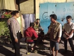 Saat Patroli Malam, Personil Polsek Ujung Tanah Berikan Imbauan Kepada Para Pemuda yang Nongkrong di Pinggir Jalan