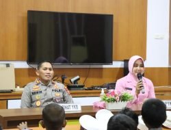 AKBP Erwin Syah bersama Ketua YKB Melakukan Tatap Muka Dengan Murid Baru TK Kemala Bhayangkari 21 Polres Sidrap