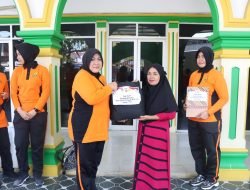 Pupuk Toleransi Umat, Polwan Polres Pelabuhan Makassar Gelar Bakti Religi dan Salurkan Sembako