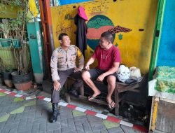 Antisipasi Paham Radikallisme dan Hoax, Bhabinkamtibmas Butung Sambangi Warganya dengan Humanis