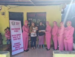 Polri Peduli,Polres Takalar Berbagi Paket Sembako dalam Kegiatan Jumat Curhat