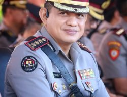 Polisi Rekayasa Lalu lintas saat Tabligh Akbar Ustadz Dasaad Latif di Depan Mapolrestabes Makassar