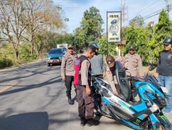 Sat Samapta Polres Sidrap bersama Polsek Watang Pulu Turun Pantauan dan Monitoring Pergerakan Supporter PSM Makassar 