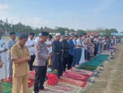 Wakapolsek Panca Rijang Polres Sidrap bersama Forkopimcam dan Warga Laksanakan Sholat Istisqa