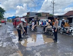 Antisipasi Kecelakaan,Kasat Lantas Polres Gowa Turun Langsung Survey Jalan Rusak 