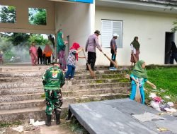 Peduli Lingkungan, Koramil 1409-02/Parangloe Gelar Karya Bakti Pembersihan Pasar dan Penanaman Pohon