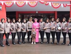 Sebanyak 100 Personel Polres Bone Raih Kenaikan Pangkat,Kapolres Ucapkan Selamat