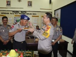 Kapolres Sinjai Pimpin Syukuran Kenaikan Pangkat Personelnya
