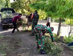 Koramil 1409-08/Bontonompo Gotong Royong Laksanakan Karya Bakti Pembersihan Saluran Air