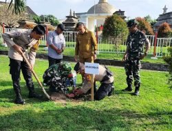 Peduli Lingkungan Koramil 1409-01/Somba Opu dan Polsek Tanam Pohon