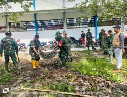 Wujudkan Lingkungan Bersih dan Sehat, Koramil 1409-03/Bontomarannu Gelar Karya Bakti Pembersihan Pasar