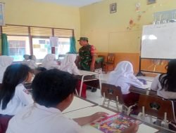 Tanamkan Disiplin Sejak Dini,Anggota Koramil Wates Laksanakan Kegiatan Babinsa Masuk Sekolah