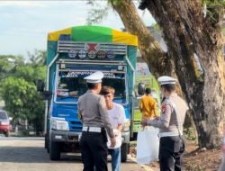 Jum’at Berkah,Sat Lantas Polres Sinjai Kembali Berbagi Terhadap Sesama