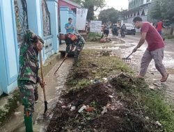 Koramil 1409-06/Bajeng Gotong Royong Laksanakan Karya Bakti Pembersihan Saluran Air
