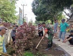 Koramil 1409-08/Bontonompo Gotong Royong Laksanakan Karya Bakti Pembersihan Saluran Air