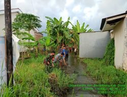 Gotong Royong Bersama Warga Babinsa Koramil 05/Pallangga Bersihkan Saluran Air