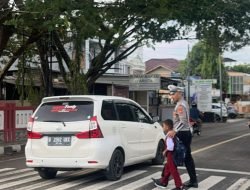 Wujudkan Kamseltibcarlantas,Satlantas Polres Sinjai Rutin Pengaturan Pagi Hari
