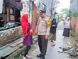 Jaga Harkamtibmas jelang Pemilu 2024, Bhabinkamtibmas Malimongan Tua Rutin Sambangi Warganya