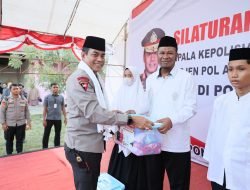 Baksos di Sinjai,Kapolda Sulsel Bagikan Ribuan paket Sembako Ke Masyarakat Kurang Mampu