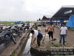 Koramil 1409-05/Pallangga Gotong-royong Bersama Warga Bersihkan Pasar