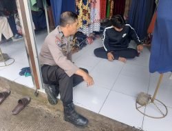 Wujudkan Cooling System Jelang Pemilu 2024,Bhabinkamtibamas Ende Jalin Keakraban Dengan Warga Melalui Patroli Dialogis