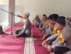 Personel Polres Sinjai Didaulat Pembawa Tausiah Giat Binrohtal yang Digelar Bagbin Religi Rowatpers SSDM Polri Secara Virtual