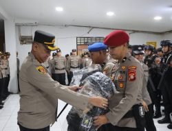 Jelang Pemilu 2024, Kapolres Pelabuhan Makassar Distribusikan Kaporlap Kepada Personel Yang Terlibat Pam TPS