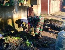 Gotong Royong Bersama Warga Babinsa 06/Bajeng Bersihkan Saluran Air