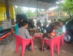 Jalin Sinergi Babinsa Bersama bhabinkamtibmas Komsos dengan Warga di Wilayah