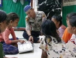 Dua Personel Pelabuhan Luangkan Waktu Nyambi Jadi Guru Ngaji bagi Sejumlah Anak Pulau