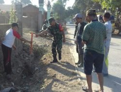 Peduli Lingkungan Koramil 1409-06/Bajeng Bersama Warga Karya Bakti Bersihkan Saluran Air