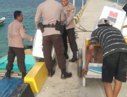 Kabag Ops Polres Sinjai Pimpin Personel Jemput Logistik Pemilu dari PPK Pulau 9 Untuk Dikawal Menuju KPUD Sinjai