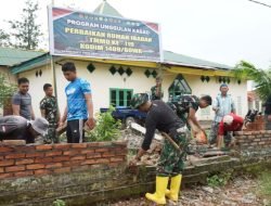 Satgas TMMD ke – 119 Kodim 1409/Gowa Gotong -Royong Perbaiki Pagar Masjid Quba