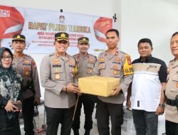 Kapolres Sidrap Bersama PJU Cek PPK Sekaligus Bagikan Bingkisan Kepada Petugas PAM