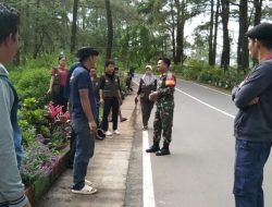 Babinsa Koramil 1409-04/Tinggimoncong Bersama Warga Laksanaan Karya Bakti Pembersihan Saluran Air