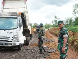 Dansatgas TMMD 119 Kodim Gowa Pimpin Pengerasan Jalan Desa Panaikang